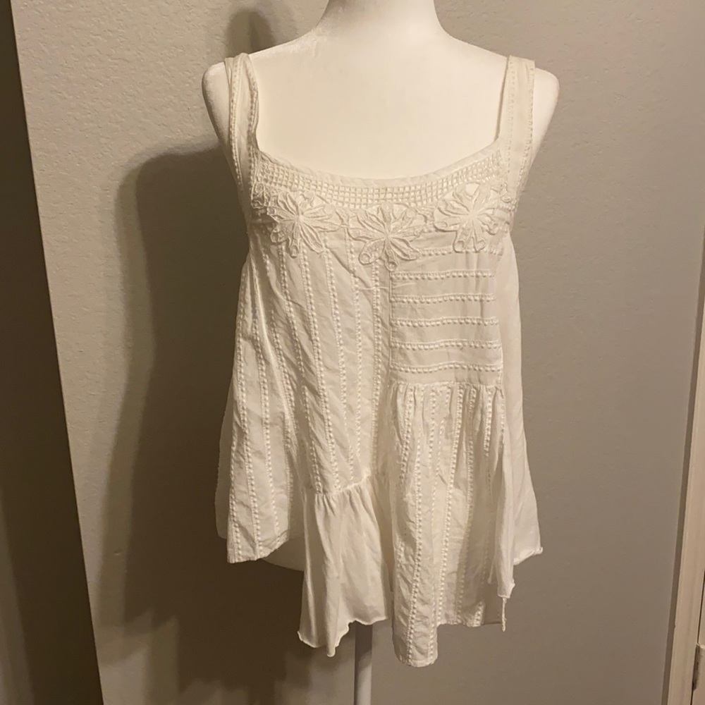 Detailed white top